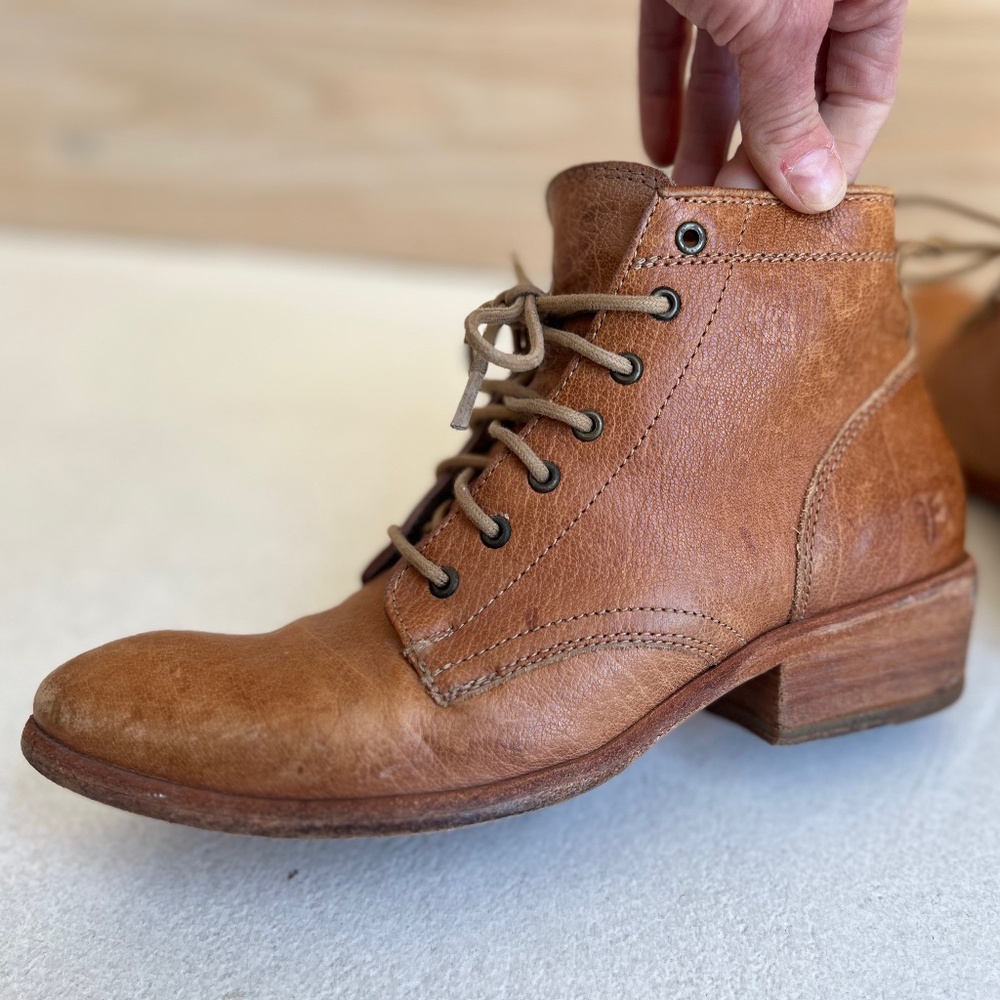 sz 8 Frye Carson Mid Heel Tan Leather Ankle Boots